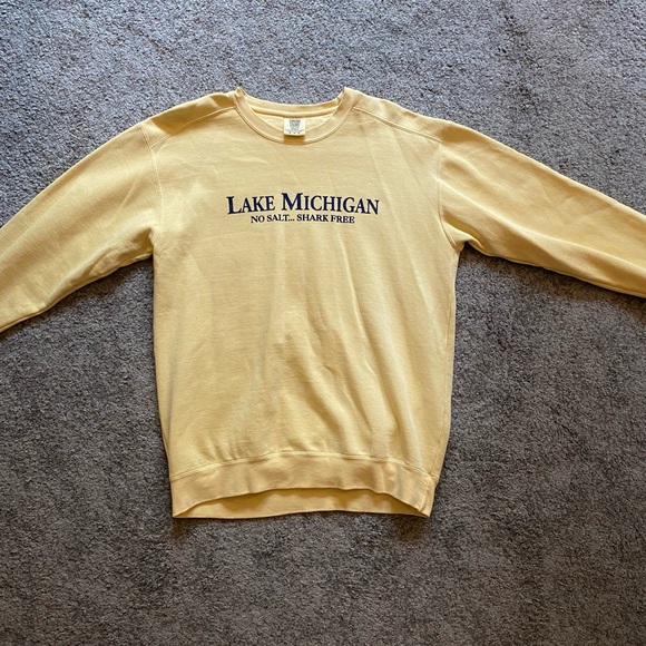 Comfort Colors Other - Comfort Colors Pale Yellow Lake Michigan Crewneck Size M